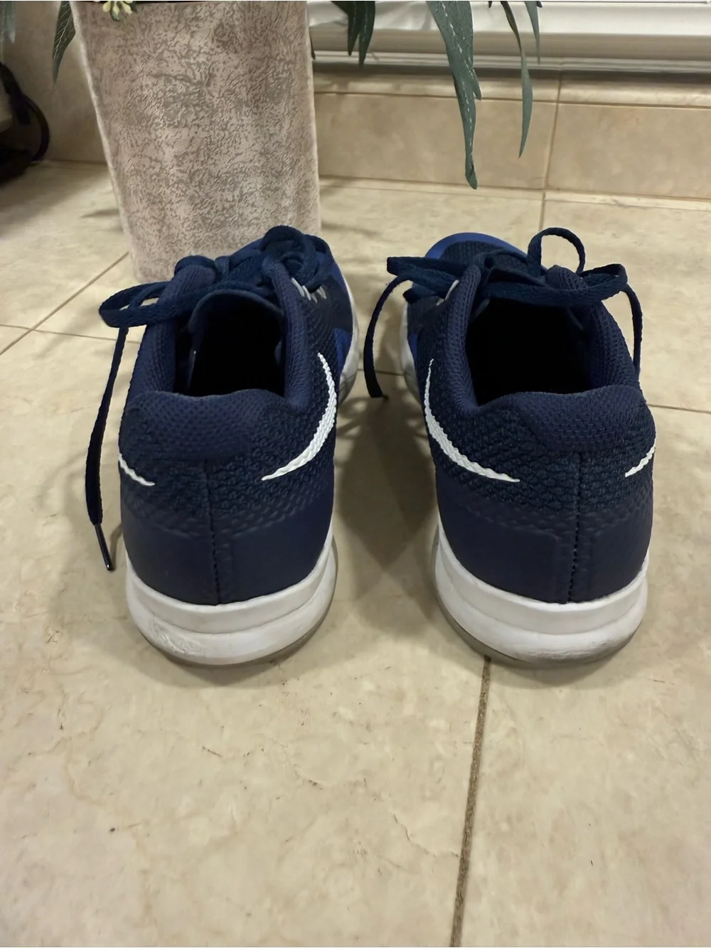 Nike Men’s FLYWIRE Navy and Royal Blue Athletic Sneakers